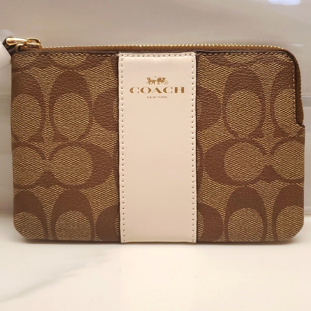 NWT Coach Corner Zip Wristlet In Signature Canvas
